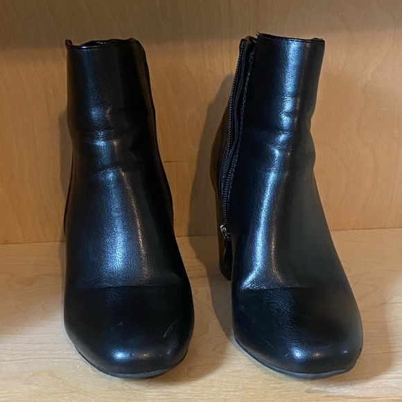 Black Chuncky Heeled Ankel Boots - Picture 3 of 3